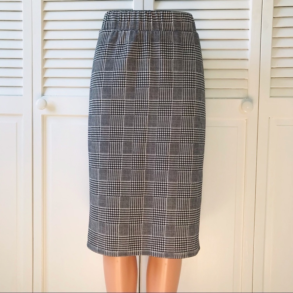 Price is firm TORRID Black White Pencil Skirt Size 1X